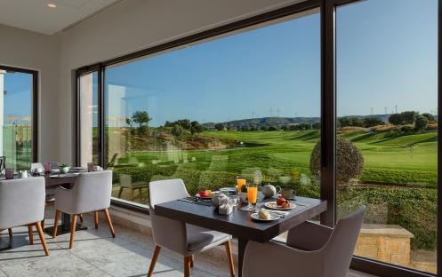Aphrodite Hills Holiday Residences - dine with golf view